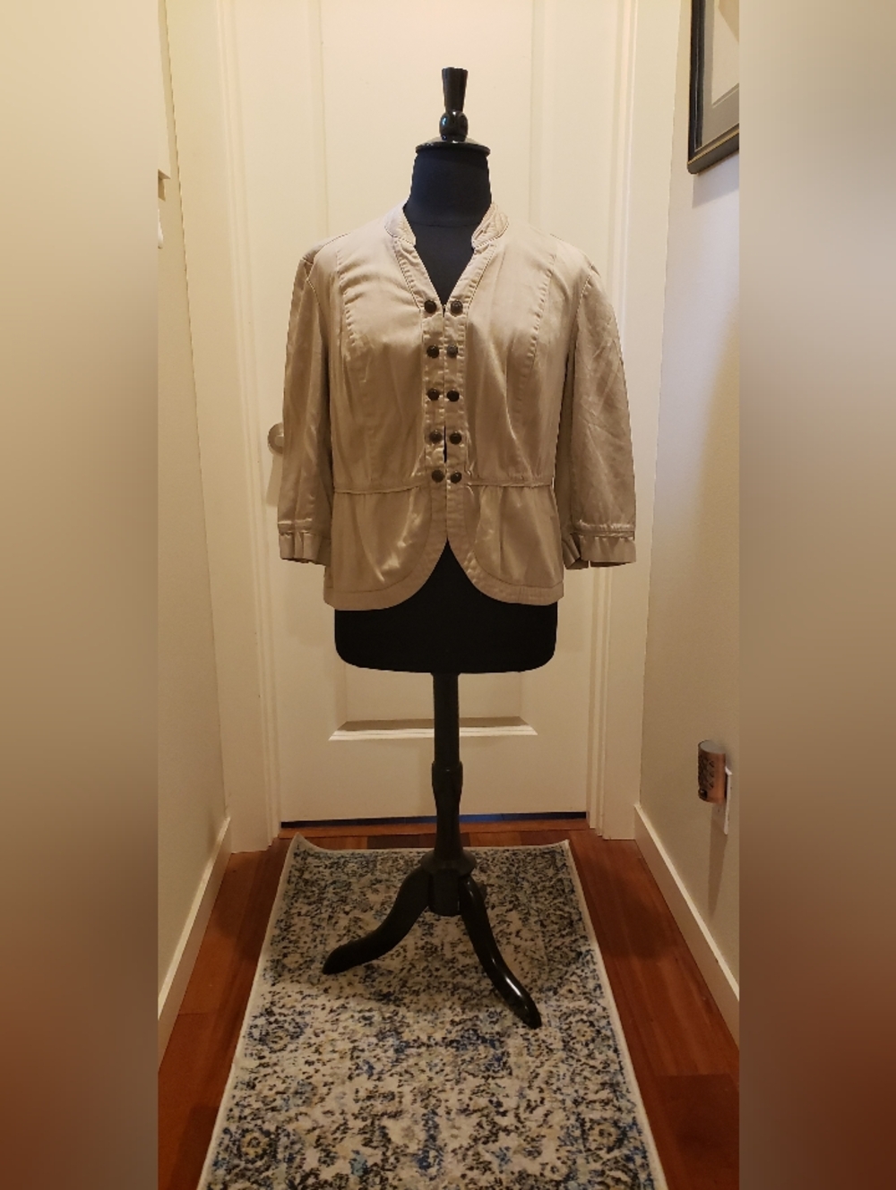 Vinrage Roz & Ali Women's Neutral Faux Button-Front Lightweight Jacket - Beige